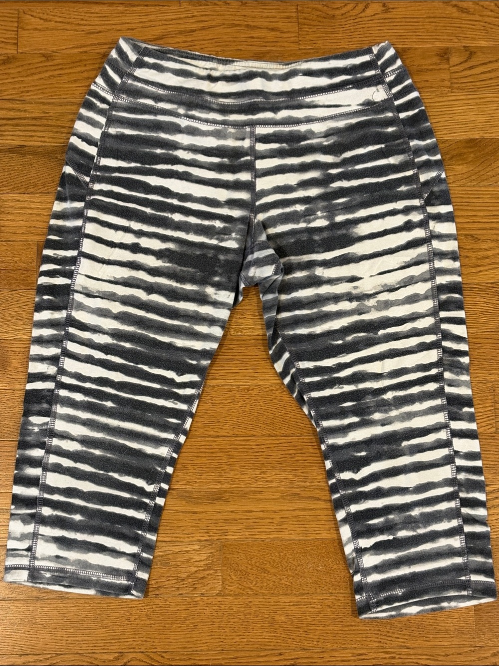 Tek Gear | White & Black Striped Capri Leggings Size Medium